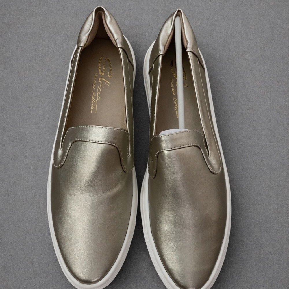 Sbicca Rafa light gold slip on sneakers